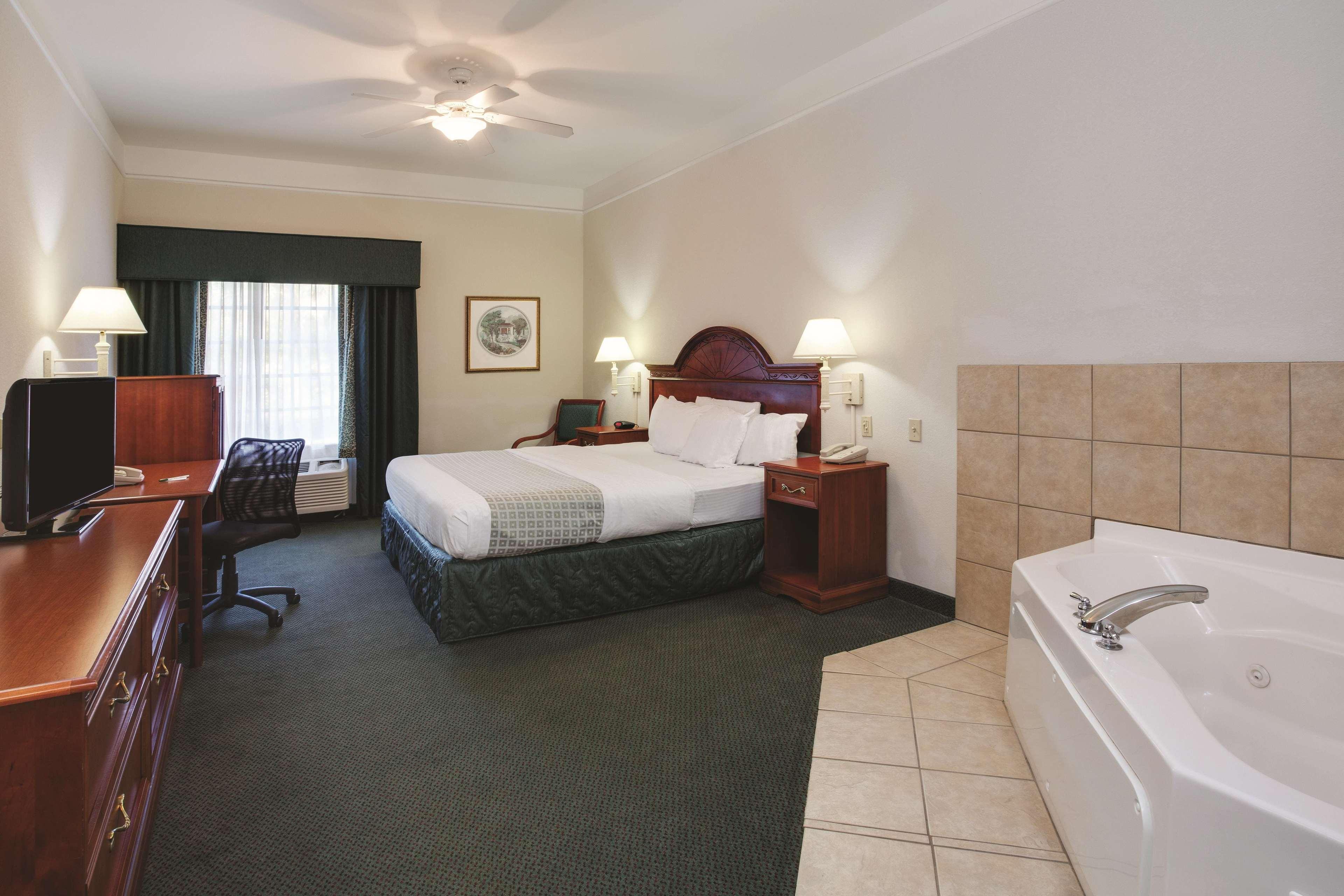 La Quinta Inn And Suites Fort Myers I-75 מראה חיצוני תמונה