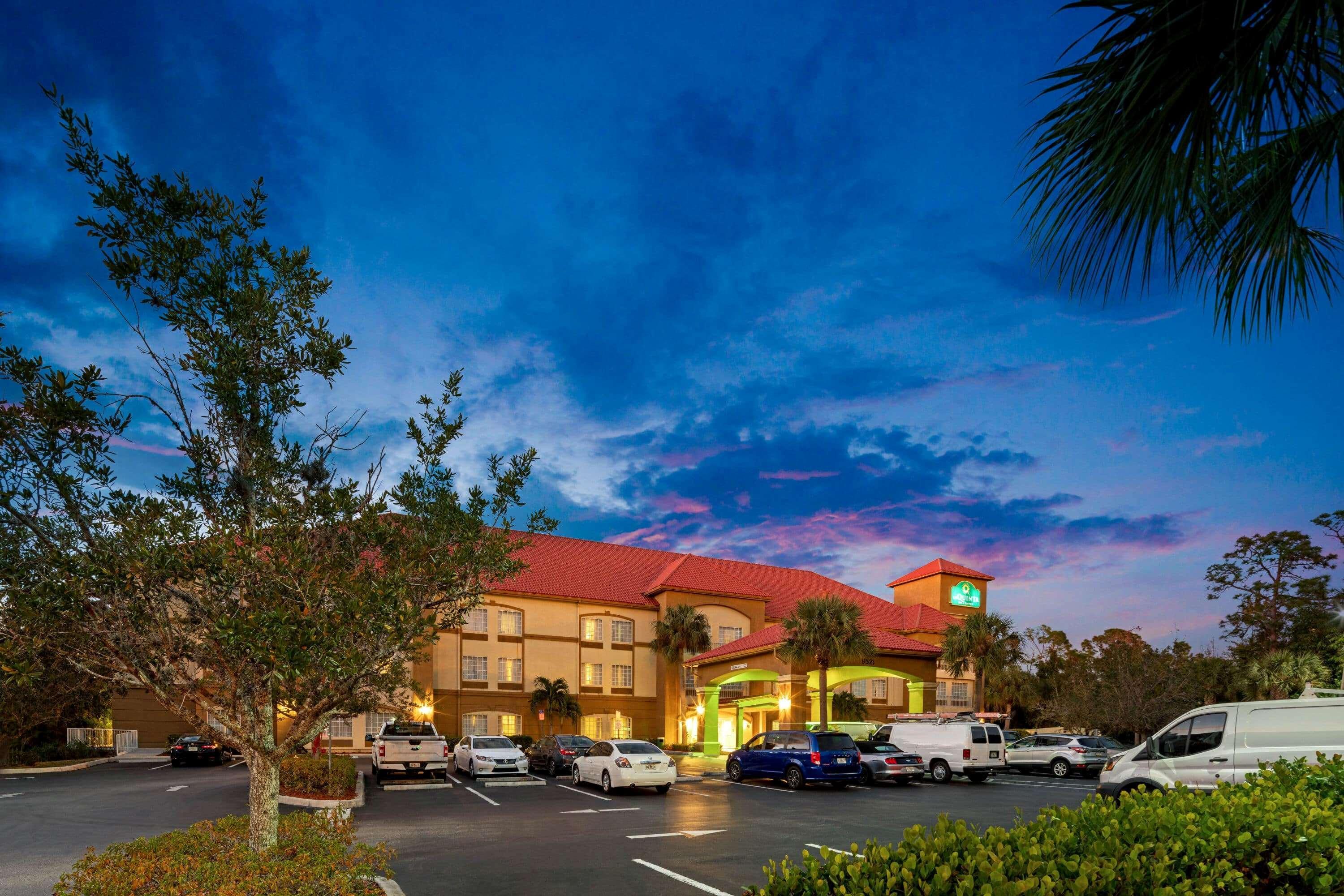 La Quinta Inn And Suites Fort Myers I-75 מראה חיצוני תמונה